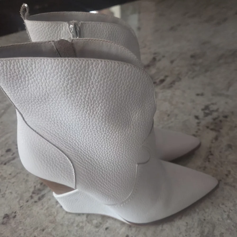 Jessica Simpson Women's White Hirie Wedge Ankle Boots - Picture 7 of 8